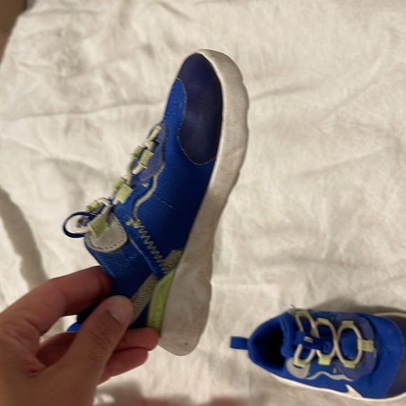 Nike toddler shoes, no laces - Picture 4 of 5